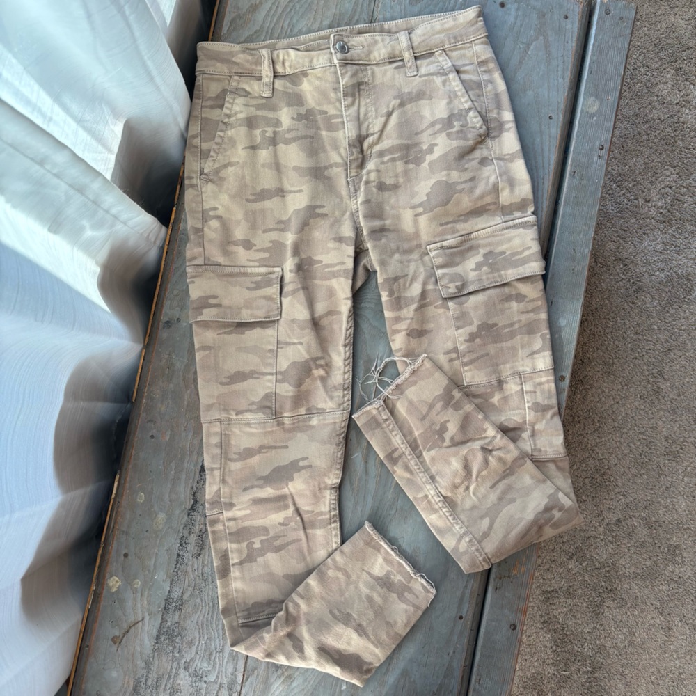 Joe’s Jeans cargo camo pants | size 27